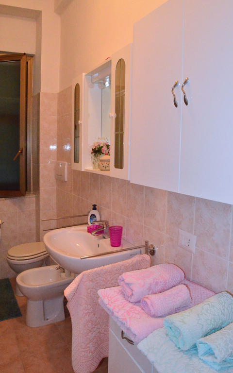 La Casa Delle Rose Room With Air Conditioning La Spezia Ruang foto