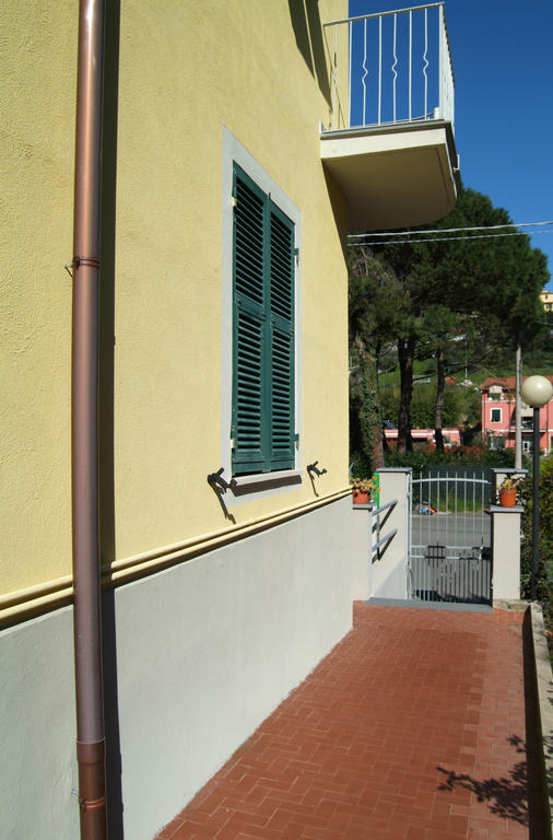 La Casa Delle Rose Room With Air Conditioning La Spezia Bagian luar foto