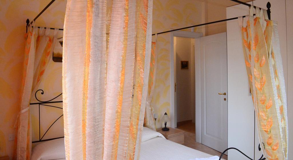 La Casa Delle Rose Room With Air Conditioning La Spezia Bagian luar foto