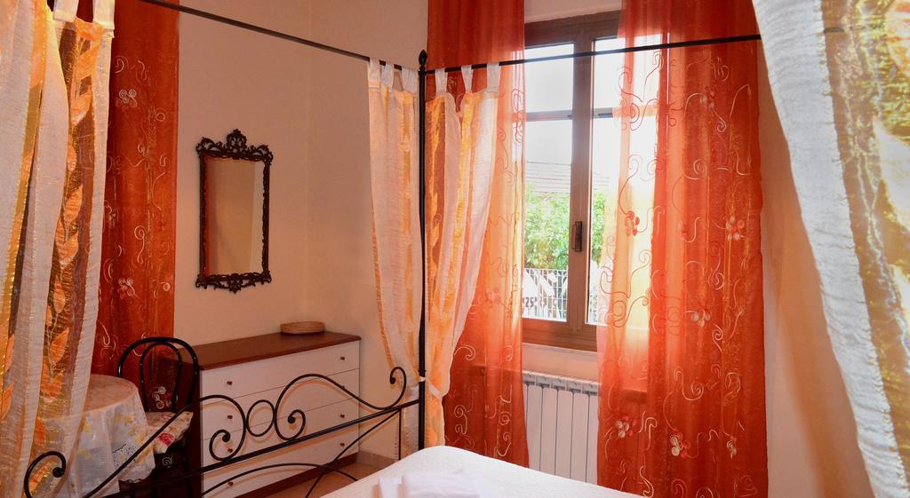 La Casa Delle Rose Room With Air Conditioning La Spezia Bagian luar foto